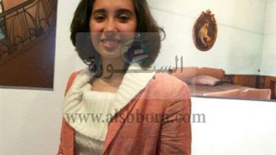 التعليم: تكريم طالبة بالمعاهد القومية بمعرض 