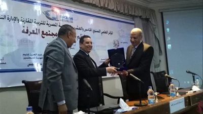 عاجل.. مدير الاكاديمية المهنية يستعرض البرامج الجديدة لتدريب وتطوير المعلمين خلال الفترة المقبلة