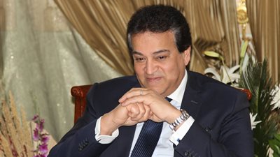 وزير التعليم العالى يهنئ الفريق البحثي مكتشف ديناصور الواحات