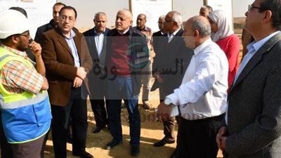 وزير الإسكان يتفقد أراضى 