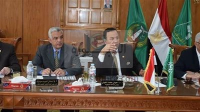 رئيس جامعة المنوفية يجتمع بلجنة المنشآت الجامعية ويكلف بعمل تقرير شامل عن  صيانة المصاعد‎