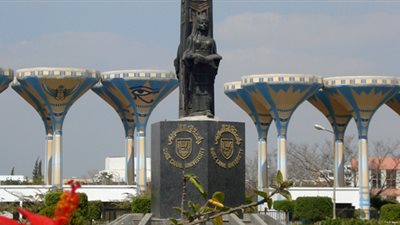 جامعة قناة السويس تشارك فى قافلة العمل الحر لتشغيل الشباب