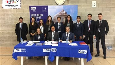 طلاب القانون بالجامعةالبريطانية 