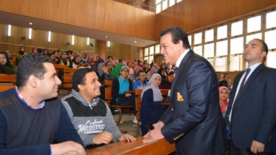 عبدالغفار: نحرص على توفير كافة الوسائل التعليمية التي تيسر استقبال المعلومات على الطلاب