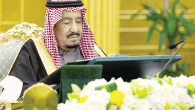 رسميا| السعودية تحظر على الوافدين العمل في 12 مهنة ونشاطًا.. ننشر قائمة كاملة 