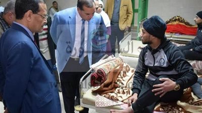 رئيس جامعة سوهاج يتابع سير العمل بأقسام المستشفى الجامعى