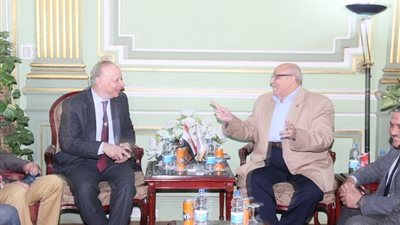 افتتاح حملة خليك زى ادم بجامعة عين شمس