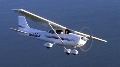 سقوط طائرة شراعية ومقتل طاقمها