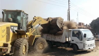 رفع 220 طن مخلفات ونواتج تطهير ترع أسيوط