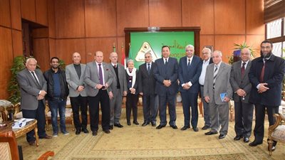 رئيس جامعة المنوفية يستقبل وفد نقابة الأطباء