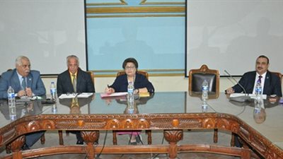 بالصور.. التعليم: مساعد الوزير يجتمع بمديري مدارس 30 يونيو 