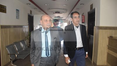 نائب رئيس جامعة السادات يفاجئ المدينة الجامعية والادارة الطبية.. ويؤكد لاتهاون مع المقصرين 