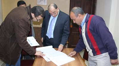 رئيس جامعة بنى سويف يتفقد دار الضيافة ويحيل موظفين للتحقيق 