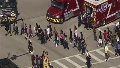 بالفيديو| مصرع ووفاة 53 شخصا فى هجوم مسلح على مدرسة امريكية 