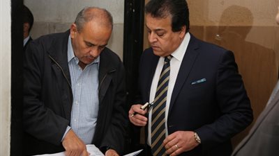 وزير التعليم العالى يقوم بزيارة تفقدية للمقر الإدارى للوزارة