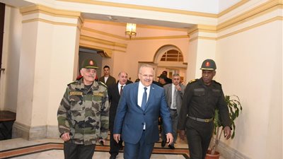 بالصور.. الخشت يلتقي قائد الدفاع الشعبي والعسكري ويشيد بتضحيات القوات المسلحة لحماية الوطن