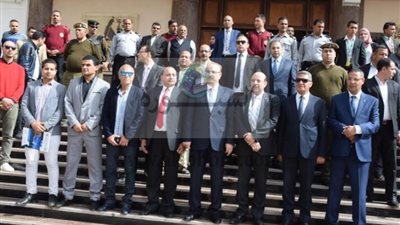 محافظ بني سويف يشهد حفل تخريج الدفعة الأولى من كلية الإعلام 