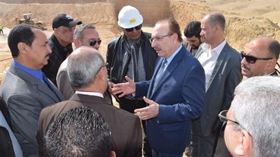 بالصور.. جولة ميدانية موسعة لمحافظ بني سويف لمتابعة مستوى الخدمات بـ 4 قرى بالواسطى