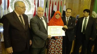 جامعة الدول العربية تكرم طالبة الأقصرالأولى على مستوى الوطن العربى