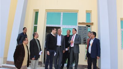 رئيس جامعة بنى سويف يتفقد معهد النباتات الطبية والعطرية لمتابعة التجهيزات ومطابقتها وفقاً للمعايير المعتمدة