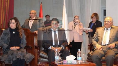 علماء الدين ونجوم الفن و الرياضة بجامعة عين شمس في ندوة 