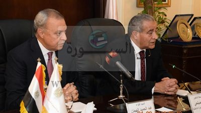 وزير التموين ومحافظ قنا يشهدان توقيع عقد تخصيص أول منطقة لوجستية لإقامة مخازن استراتيجية وأسواق كبرى بمحافظة قنا 