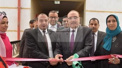 محافظ بني سويف ورئيس الجامعة يفتتحان معرض القرية المنتجة بالجامعة 