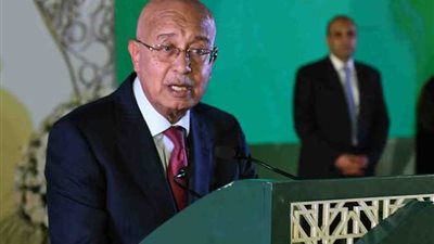 شريف اسماعيل يتابع تطورات حادث قطارى البحيرة