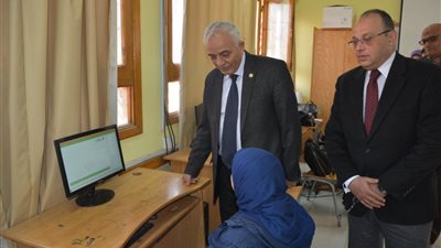 رئيس قطاع التعليم يتابع اختبارات مبادرة الطلبة الموهوبين والنابغين