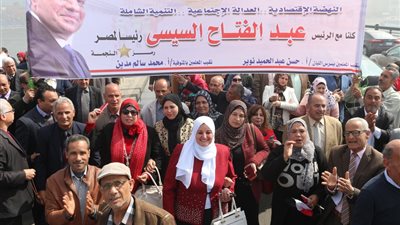 بالصور.. مسيرة لمعلمى المنوفية على كوبرى قصر النيل لتأييد الرئيس السيسي