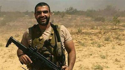 شاهد ضابط مصرى يدرب قوات الصاعقة قبل استشهاده 