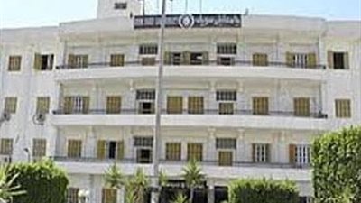 رئيس جامعة بني سويف يطمئن علي الحالة الصحية لطالبة بالمستشفي الجامعي 