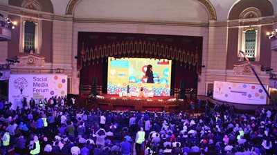 بالصور.. الخشت يشيد بالمظهر الحضارى لجامعة القاهرة فى تنظيم فعاليات منتدى التواصل الاجتماعى