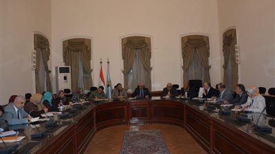 «التعليم»: مراعاة عدد الخطوات فى كل مسألة رياضية وفق الوقت والدرجة المحددة لها بامتحانات الثانوية العامة