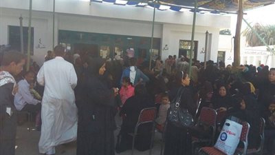 الكشف الطبى على  المستفيدين بمعاش كرامة للتاكد من صحة الفحص بالأقصر