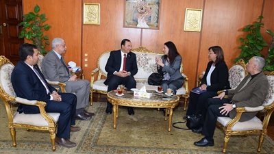 رئيس جامعة المنوفية يستقبل وفد هيئة فولبرايت