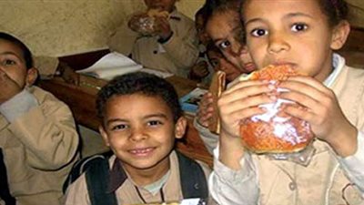 كل ما تريد معرفته عن الوجبة المدرسية.. وكيفية توزيعها على المحافظات.. والفطيرة فى 13 محافظة.. تعرف على التفاصيل
