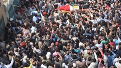 طالبات مدارس ميت إشنا يشاركن في تشييع جثمان الشهيد 