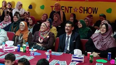 بالصور.. محافظ الإسماعيلية يشهد احتفال مدرسة الراهبات بعيد الأم