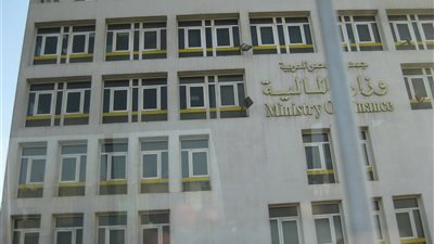  المالية: صرف ما يتقاضاه المعلمون والعاملون بالدولة خلاف المرتبات وما فى حكمها فى التاسع والعاشر من كل شهر