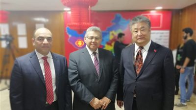 بالصور.. المستشار الثقافي الصيني يشيد بالجامعة المصرية الصينية 