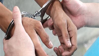 القبض على طالب وضع مخدر بعلب عصير لزملائه فى المدرسة