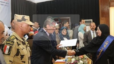 محافظ كفرالشيخ يشهد الإحتفال بعيد الأم ويكرم الأمهات المثاليات ..قرعة علنية لـ 5 رحلات حج و 20 رحلة عمرة