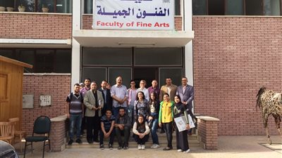 عالمة الآثار البريطانية فى جولة بكليتى الفنون الجميلة و التربية النوعية بجامعة أسيوط