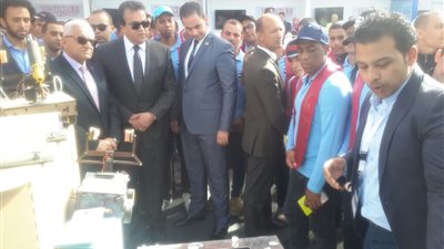 عبدالغفار يتفقد معرض الابتكارات والمشروعات