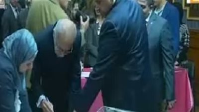 شريف اسماعيل يدلى بصوته فى الانتخابات الرئاسية