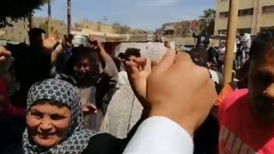 بالفيديو| رقص وزغاريد امام لجنة مدرسة توفيق الحكيم بمدينة نصر