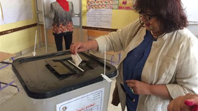 وزير الثقافة تدلى بصوتها فى الانتخابات الرئاسية