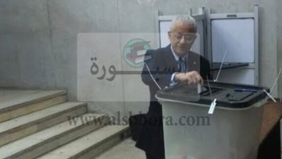 بالصور..وزير التعليم يدلى بصوته في الانتخابات الرئاسية بالدقى