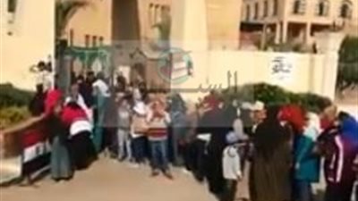 بالفيديو..اقبال شديد من المواطنين للادلاء باصواتهم فى الانتخابات بمركز شباب التجمع الاول